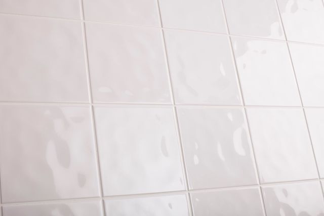 Cristal bumpy white tiles